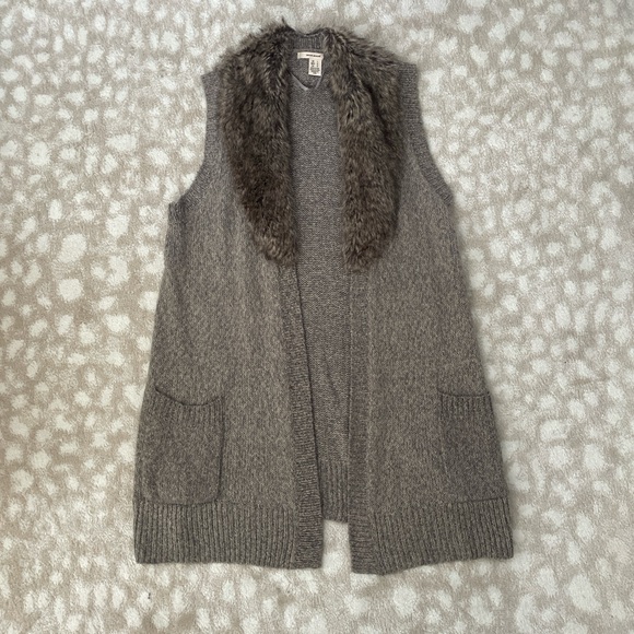 Vintage DKNY Fur Trimmed Cold-Shoulder Cardigan - Picture 3 of 4